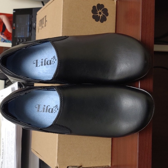 New in box size 7.5 non slip clog - Picture 2 of 6